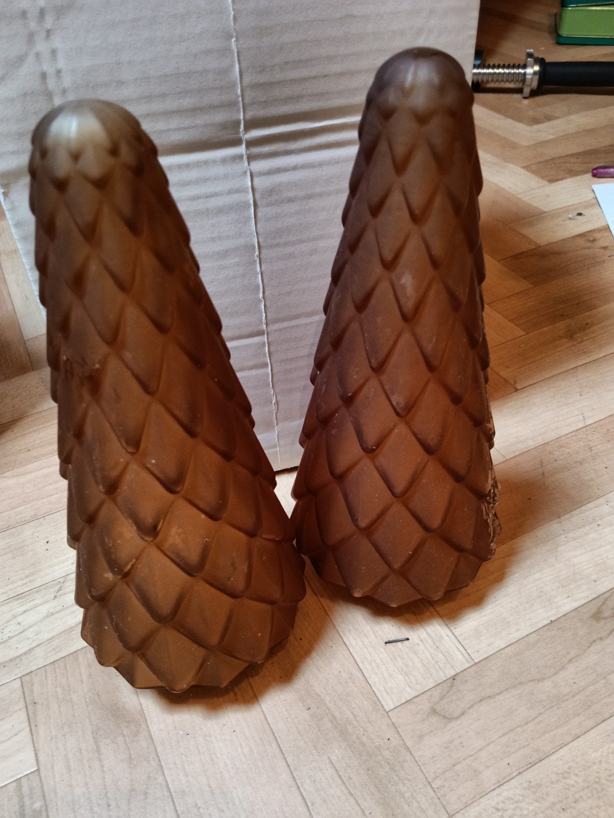 2 Nieuwe Countryfield decoratie dennenappels/kerstbomen, Ophalen of Verzenden, Nieuw, Bruin