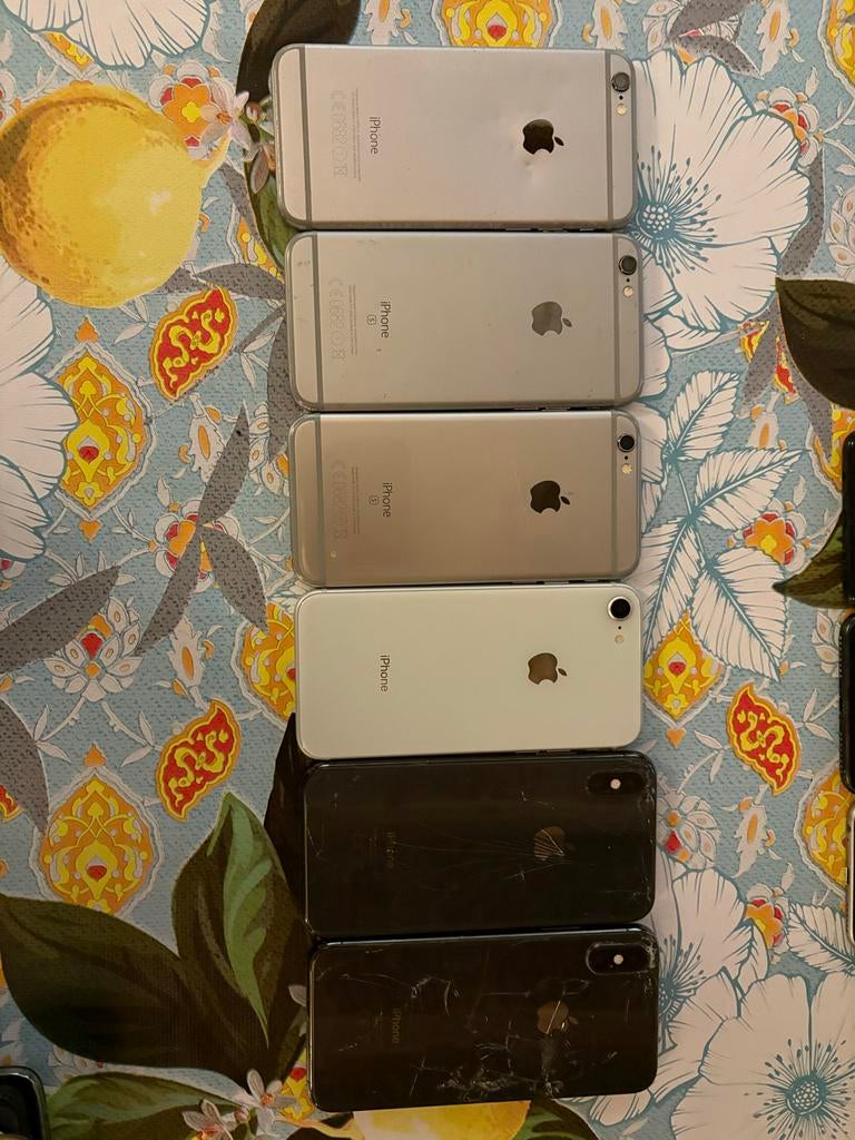 6 iPhones: XS (2x), 6 (3x), 8 - Werkend, voor onderdelen, Gebruikt, IPhone XS, Ophalen of Verzenden, 64 GB