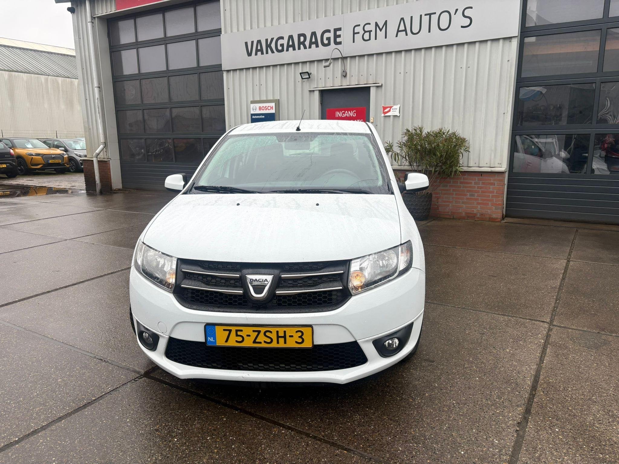 Dacia Sandero 0.9 TCe Lauréate Airco, trekhaak, Auto's, Voorwielaandrijving, Stof, Gebruikt, 31 €/maand
