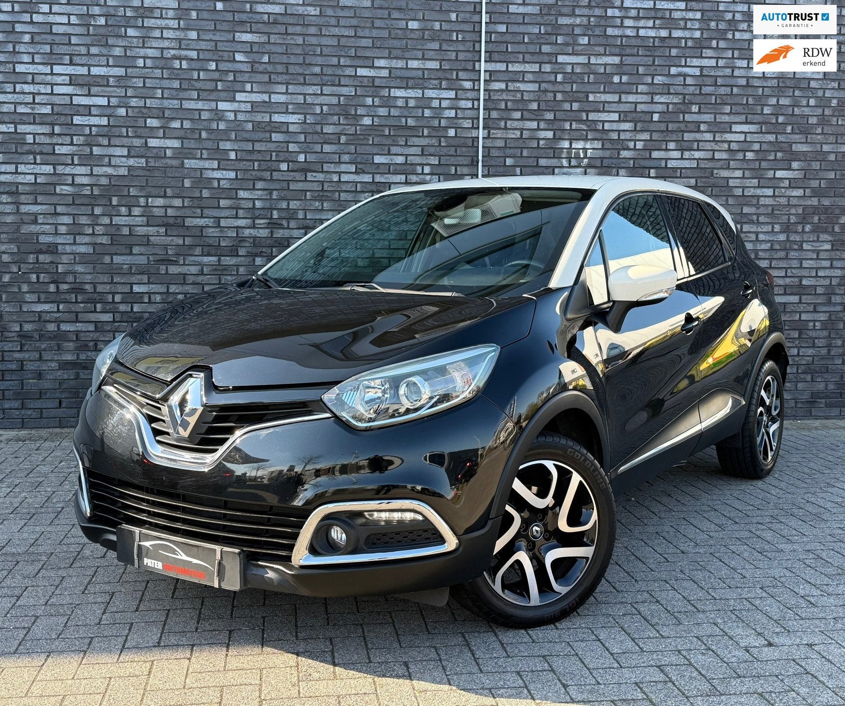 Renault Captur 1.2 TCe Dynamique Automaat|Cruise|Camera|Navi, Auto's, Stof, 4 cilinders, Zwart, Lichtsensor