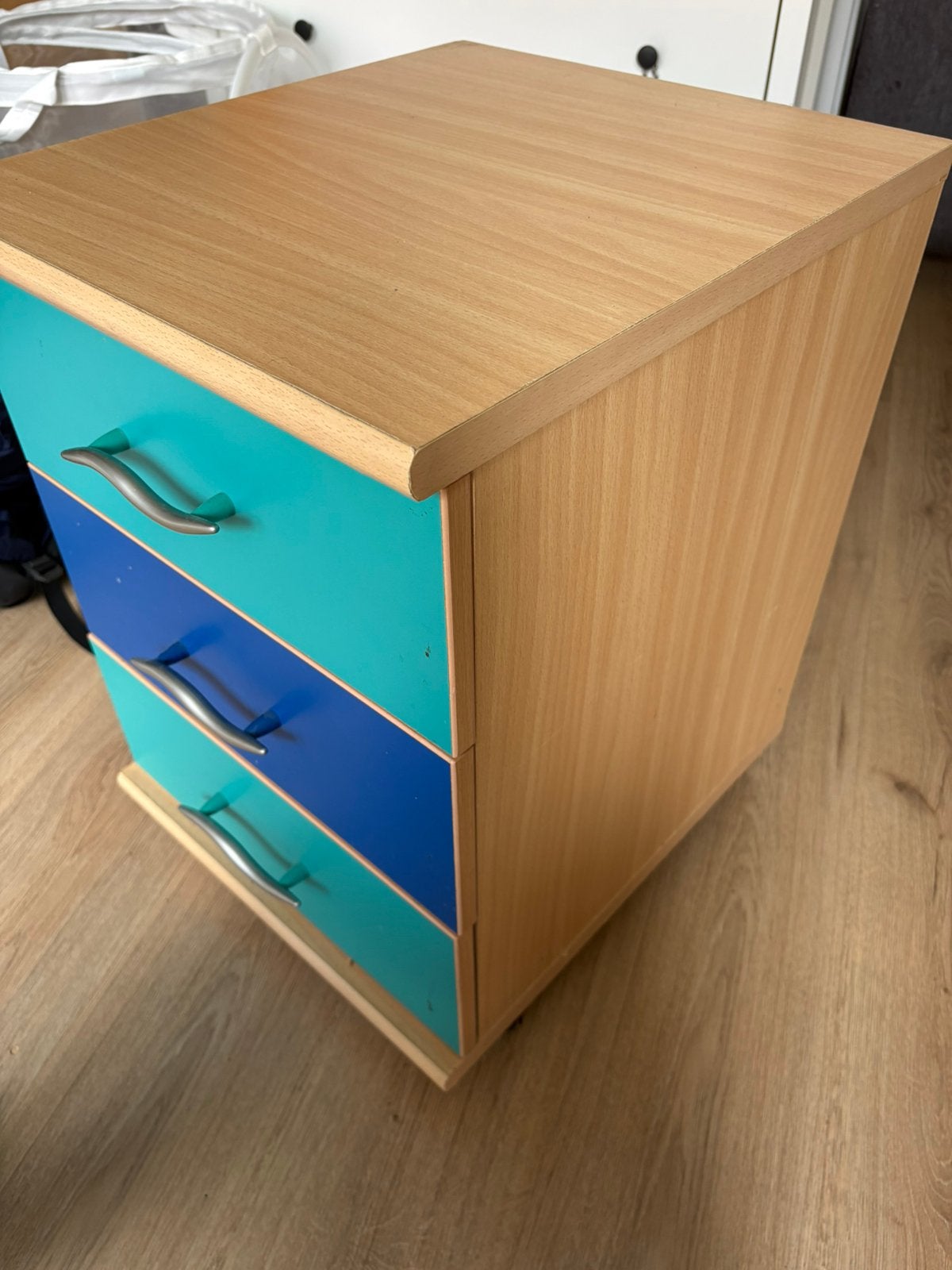 Blue nightstand, Huis en Inrichting, Kasten | Ladekasten, Gebruikt, 3 of 4 laden, Minder dan 100 cm, 25 tot 50 cm