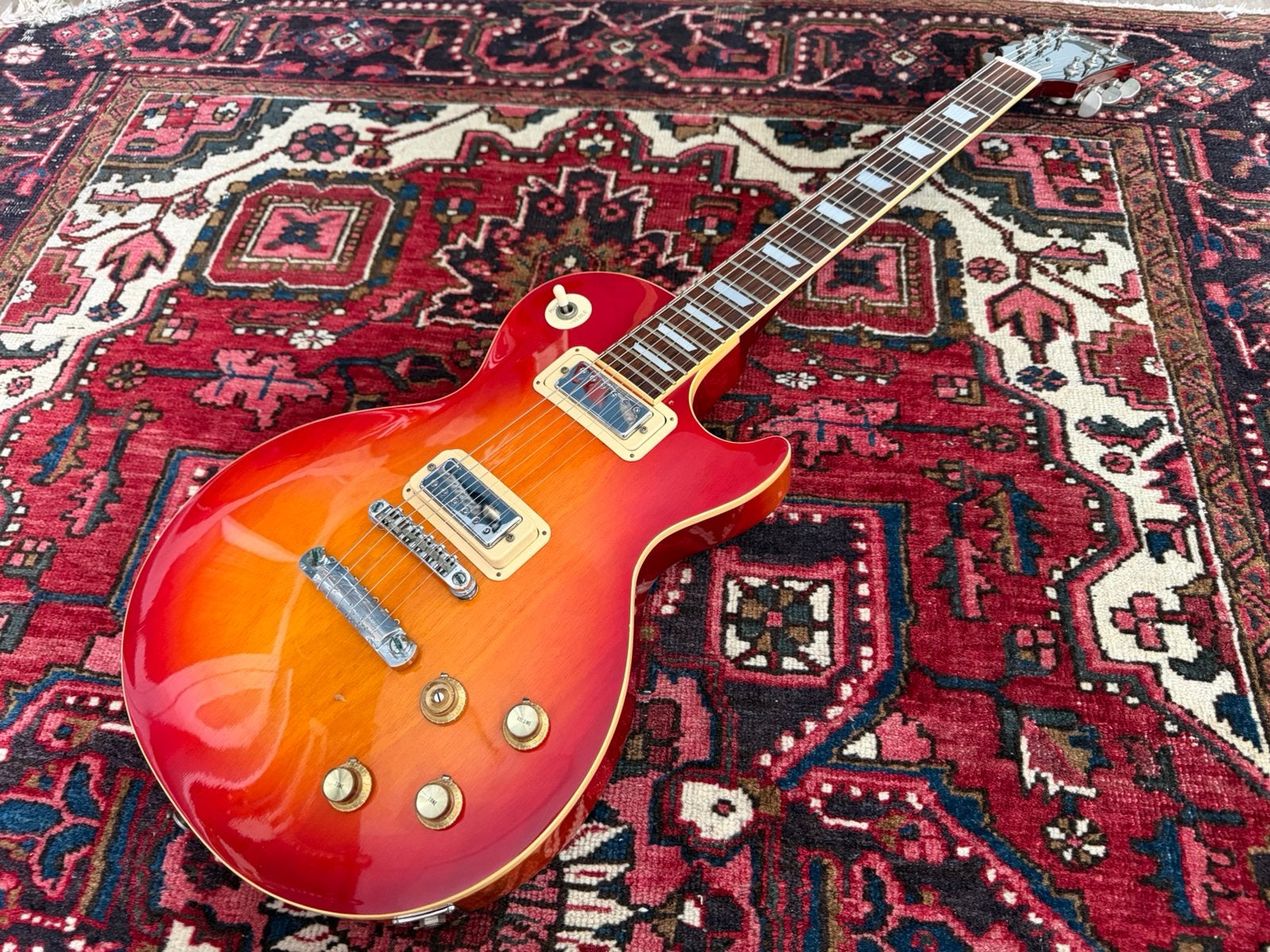 Kasuga Les Paul Deluxe Japan set neck, Muziek en Instrumenten, Snaarinstrumenten | Gitaren | Elektrisch, Ophalen, Gebruikt, Solid body
