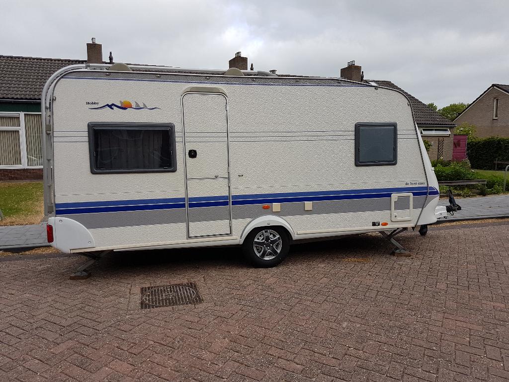 Hobby 460 UFE de luxe, Caravans en Kamperen, Caravans, Particulier, tot en met 4, 750 - 1000 kg, Rondzit, Hobby, Frans bed, Omvormbare zithoek