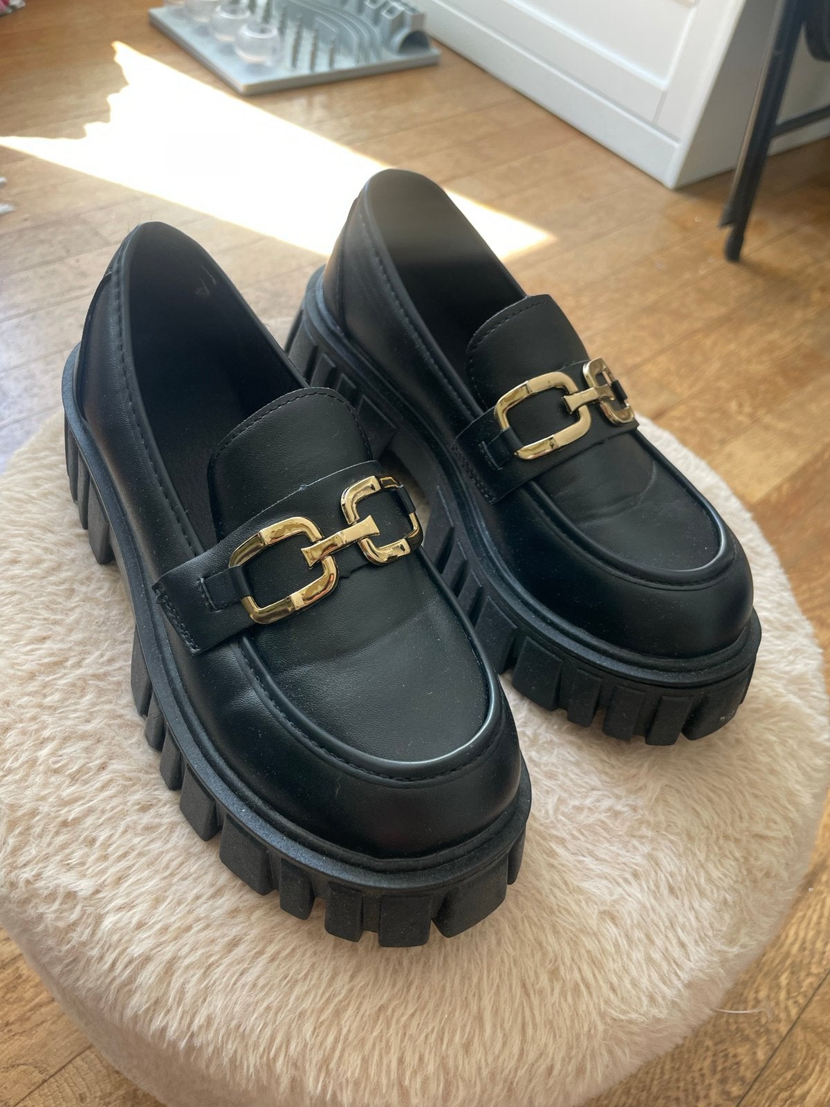 Zwarte instappers/loafers chucky zool, Kleding | Dames, Schoenen, Ophalen of Verzenden, Zo goed als nieuw, Instappers, Zwart