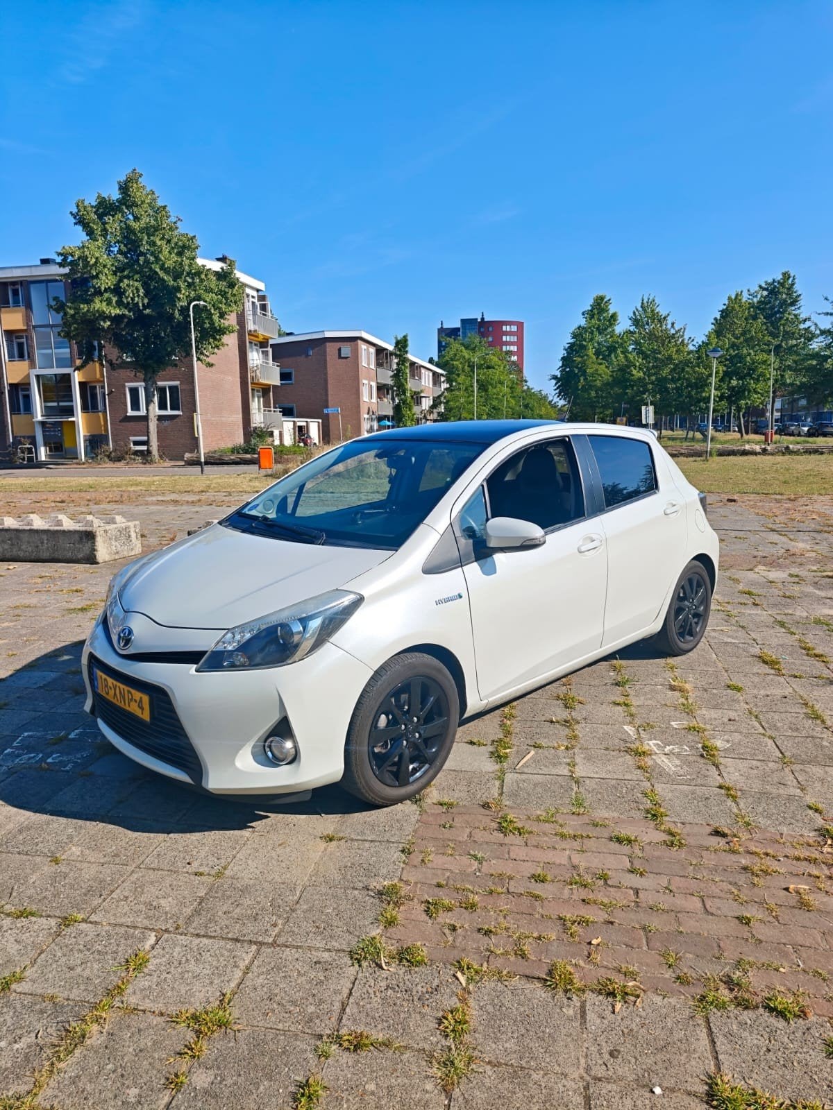 Toyota Yaris Dynamic 1.5 Full Hybrid CVT 5DR 2012 Wit, Auto's, 1497 cc, 74 pk, 4 cilinders, Origineel Nederlands
