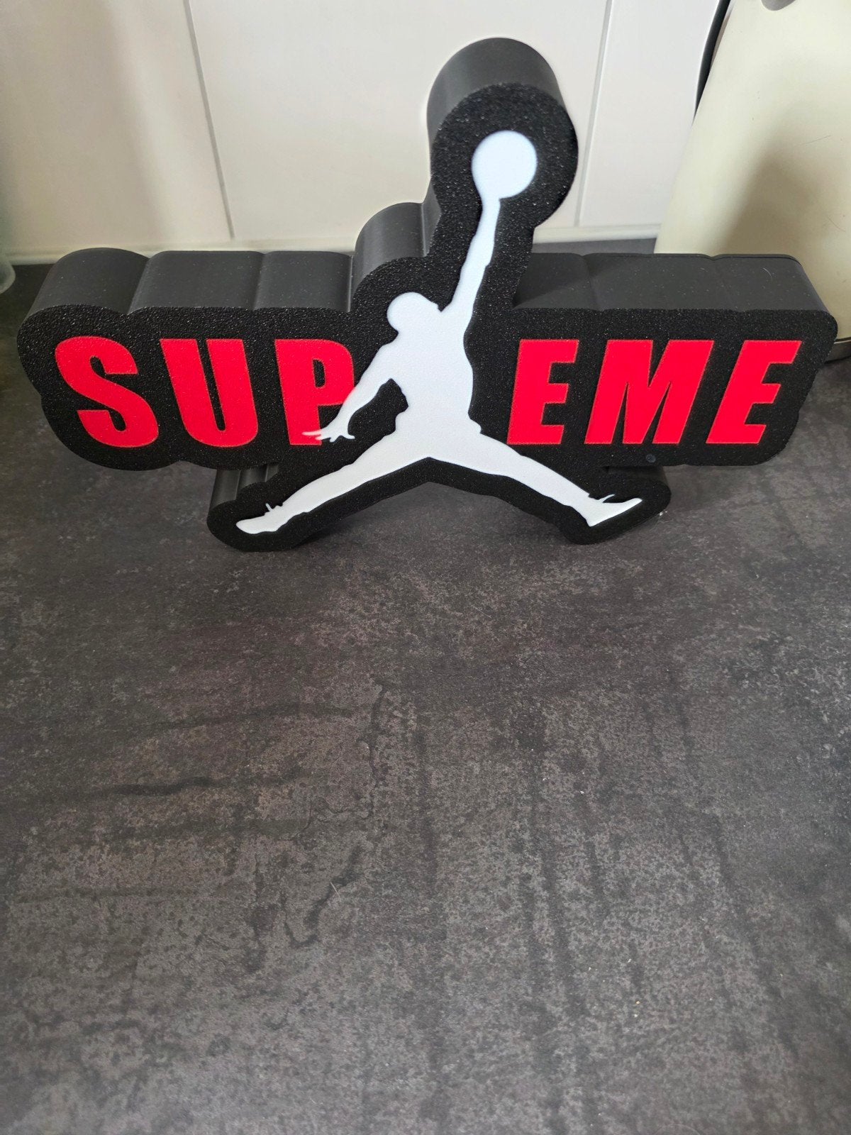 Supreme Jordan LED Licht, Zwart, Kunststof, Ophalen of Verzenden, Zo goed als nieuw
