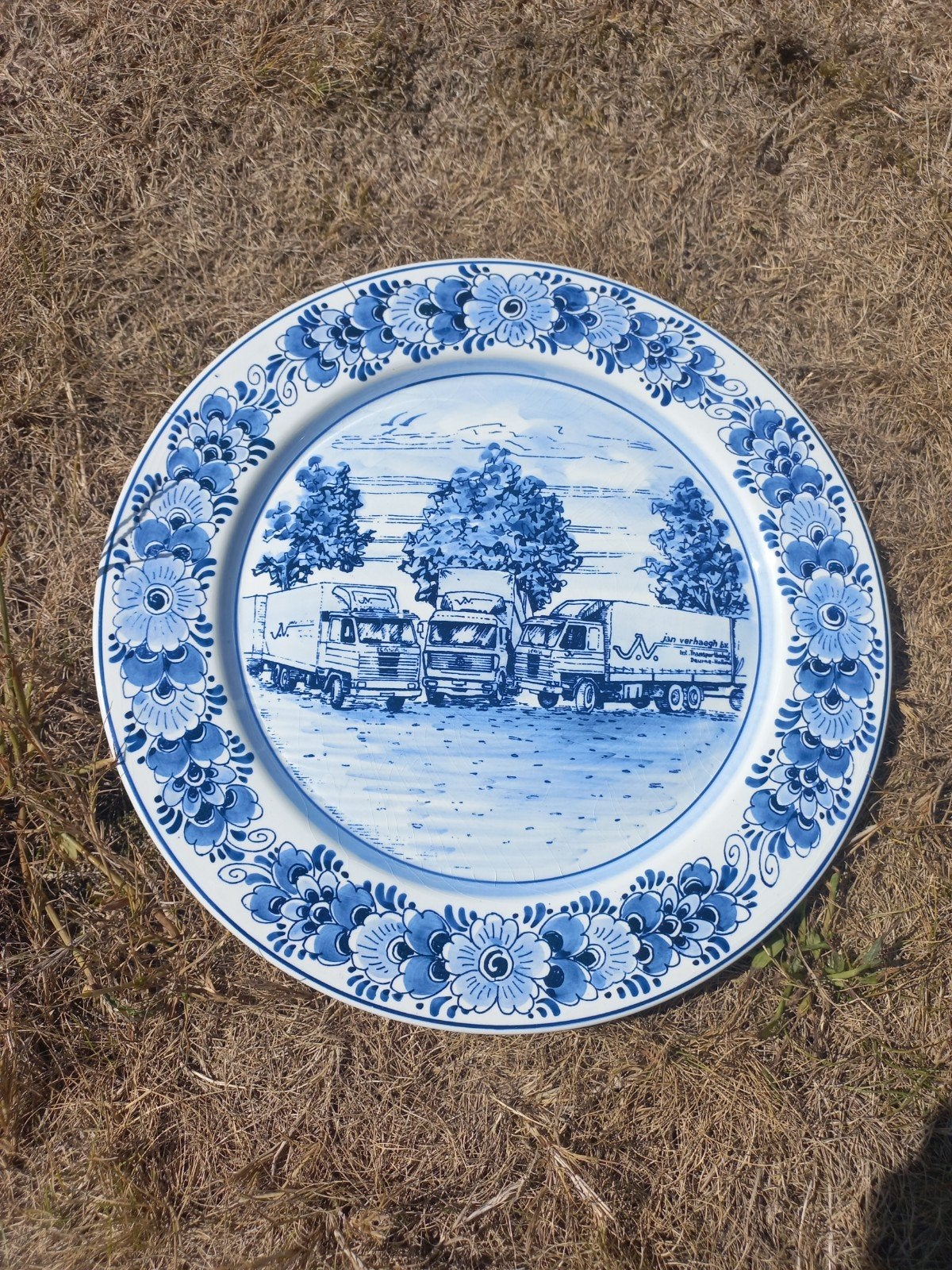 Royal Delfts Blauw wandbord - Vrachtwagens - 29 cm, Ophalen of Verzenden