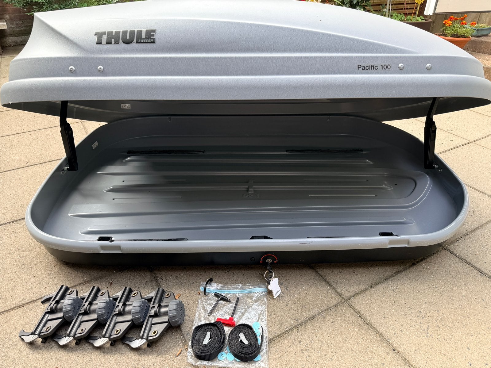 Thule Pacific 100 dakkoffer, Ophalen, Zo goed als nieuw