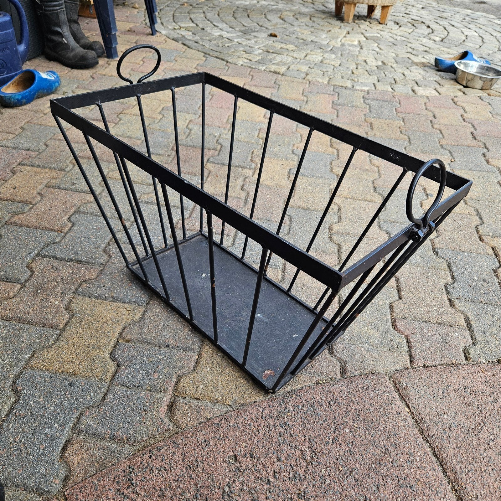 Grote ijzeren mand, Ophalen