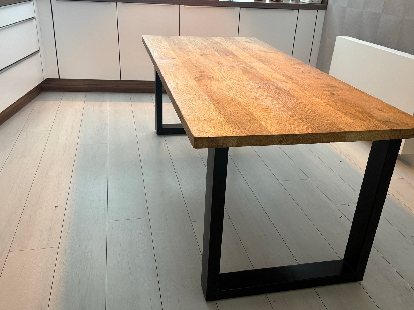 Eikenhouten eettafel met metalen onderstel, Ophalen, Gebruikt, Eikenhout, 50 tot 100 cm