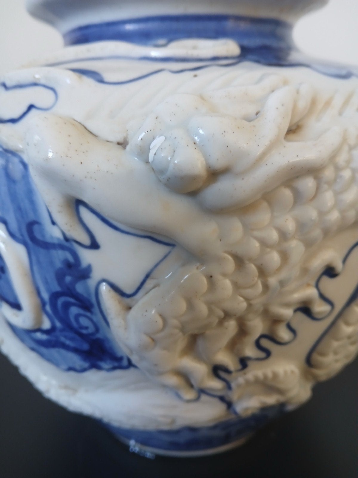 Chinese antieke pot met draakmotief hoog 24 cm zeldzaam, Ophalen of Verzenden