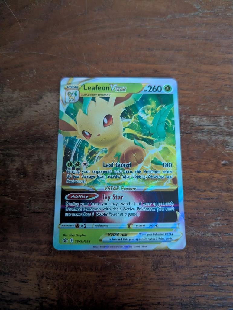 Leafeon VSTAR SWSH195 Pokémon kaart, Ophalen of Verzenden