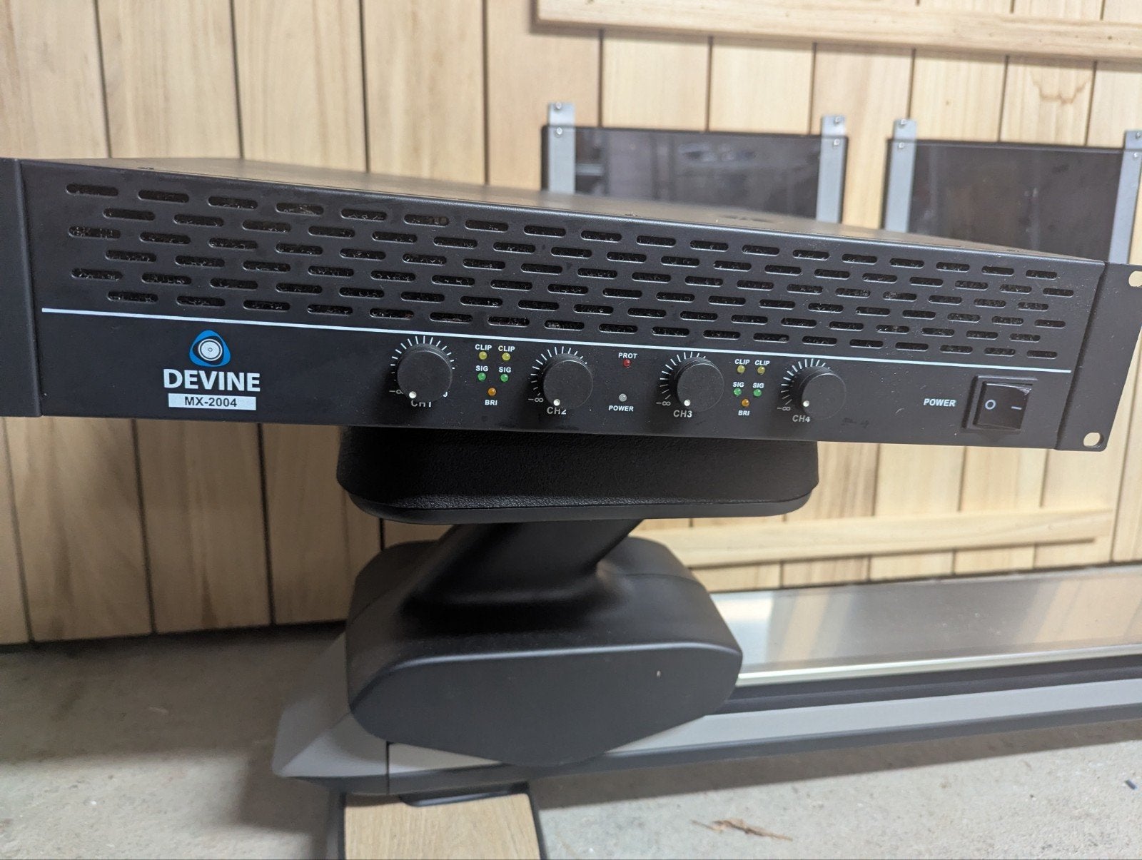 Devine MX-2004 Professionele 4-kanaals Eindversterker, Ophalen of Verzenden, Zo goed als nieuw, 1000 watt of meer, P.A.