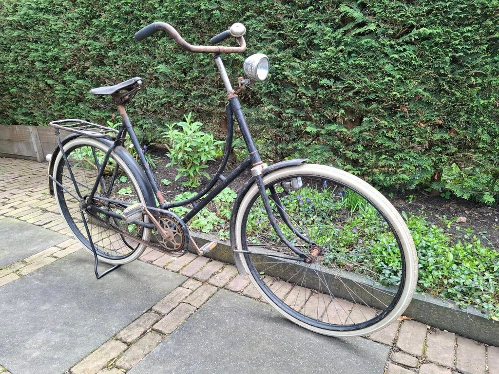 Omafiets als unieke tuindecoratie, Ophalen