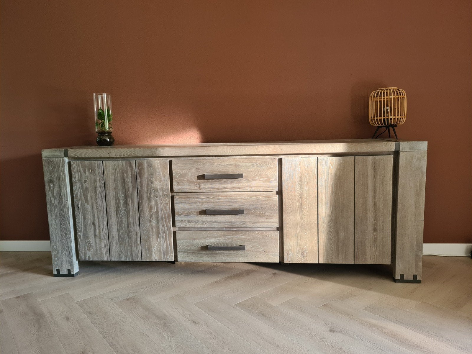 Massief houten dressoir met lades en deuren, Ophalen, Met lade(s), 200 cm of meer, 25 tot 50 cm