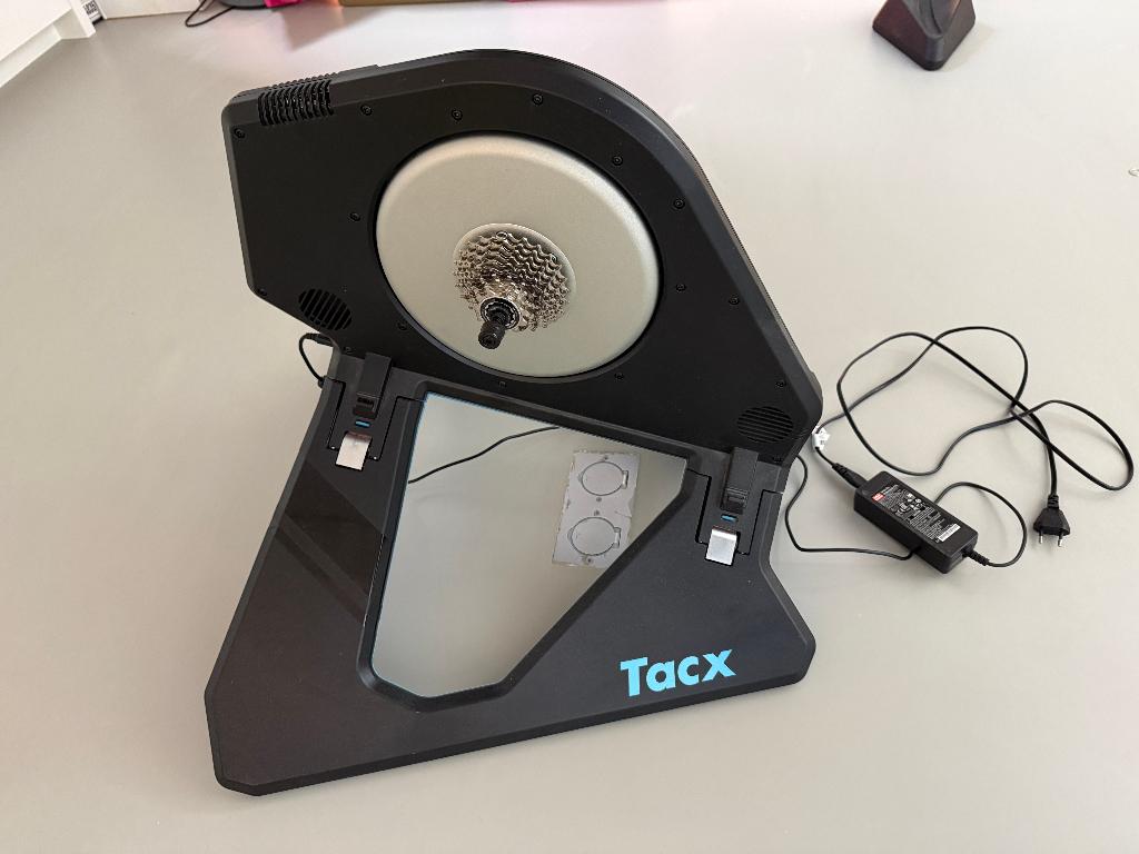Tacx Neo 2T + Mat + Steun voorwiel, Ophalen, Zo goed als nieuw, Overige typen
