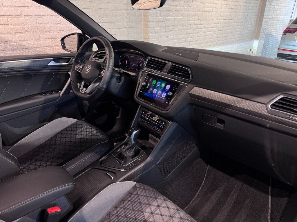 Volkswagen TIGUAN 1.5 TSI R-Line Business Black Style Pano I, Automaat, 4 cilinders, 14 km/l, SUV of Terreinwagen