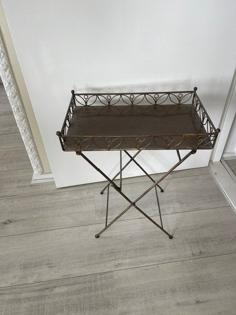 kranten bak tafel, Ophalen, Gebruikt, Metaal, Klassiek