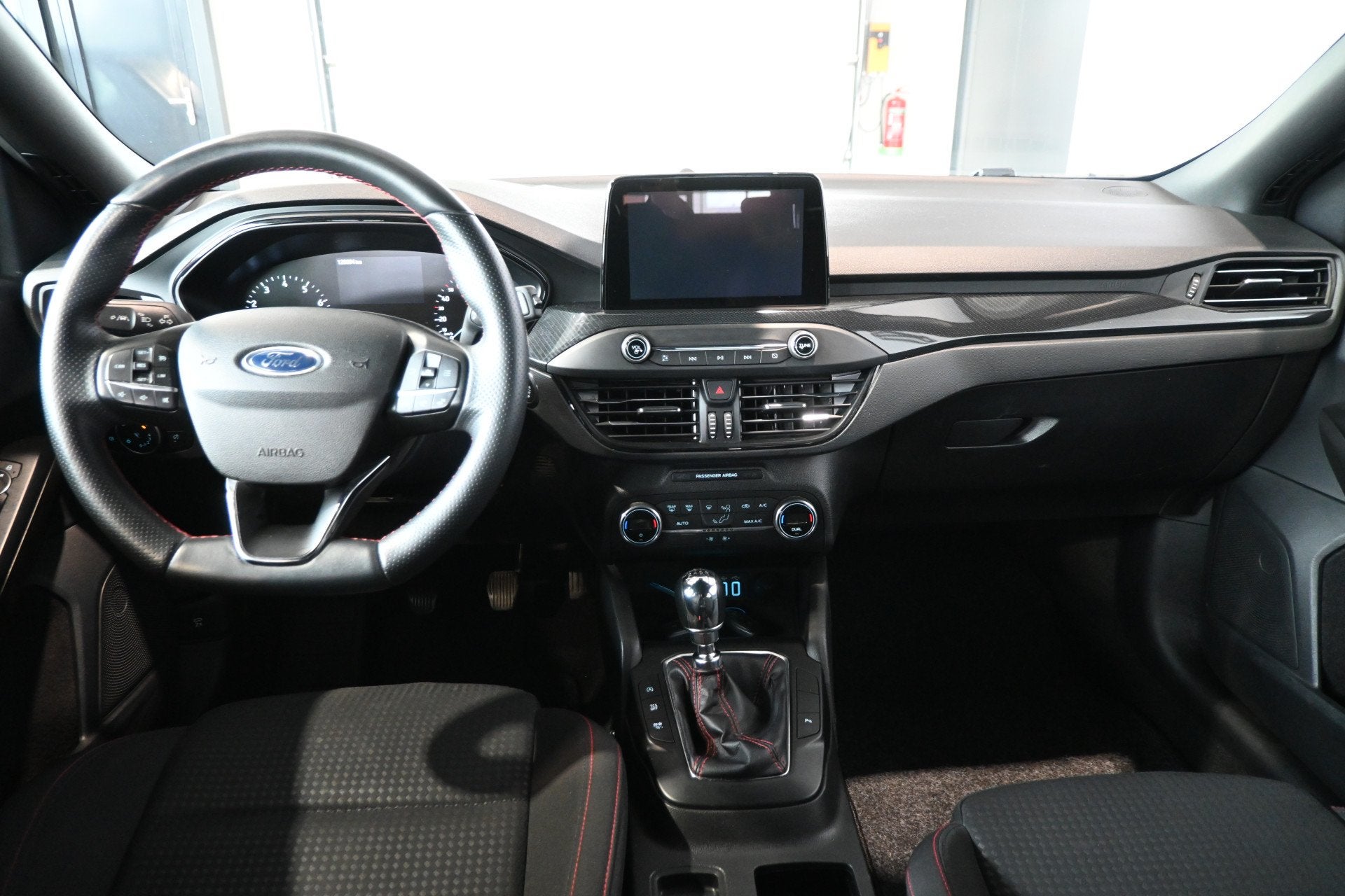 Ford FOCUS Wagon 1.0 EcoBoost ST Line Business Clima Navigat, Stof, Met garantie (alle), Zwart, Origineel Nederlands