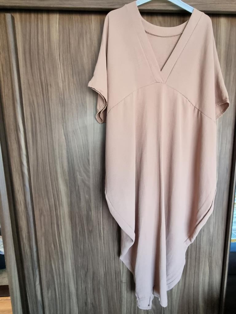 Comfortabele beige  /jurk met V-hals, Kleding | Dames, Jurken, Maat 38/40 (M), Beige, Nieuw, Ophalen of Verzenden