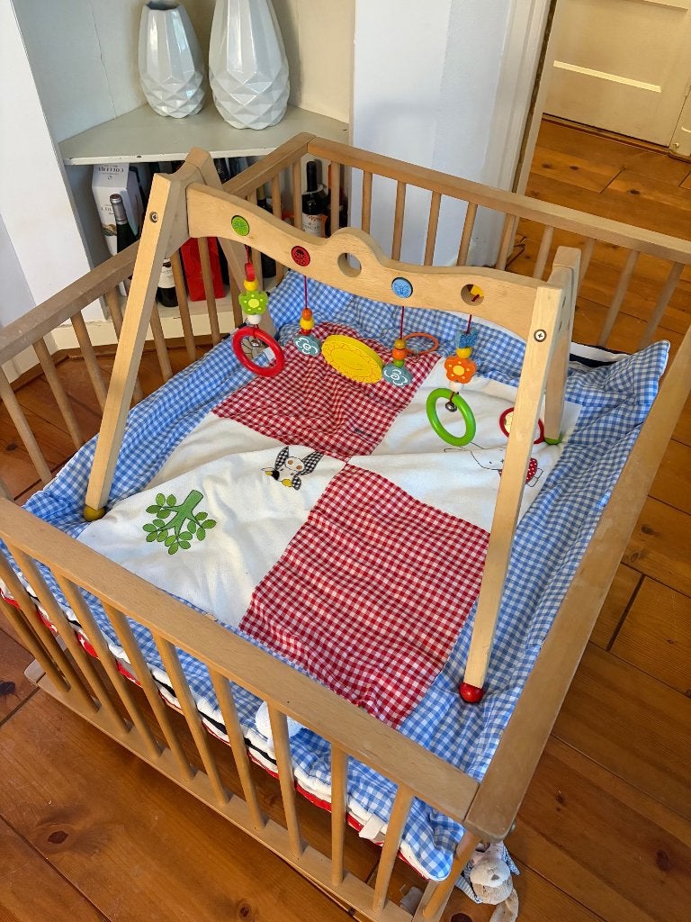 Baby box met speelkleed en gym, Kinderen en Baby's, Ophalen, Gebruikt, Vierkant, Wieltjes