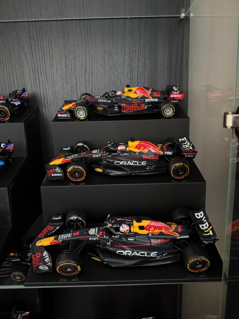 Red Bull Racing F1 Modelauto's 1:24, Hobby en Vrije tijd, Modelauto's | 1:24, Ophalen of Verzenden, Zo goed als nieuw, Auto, Bburago
