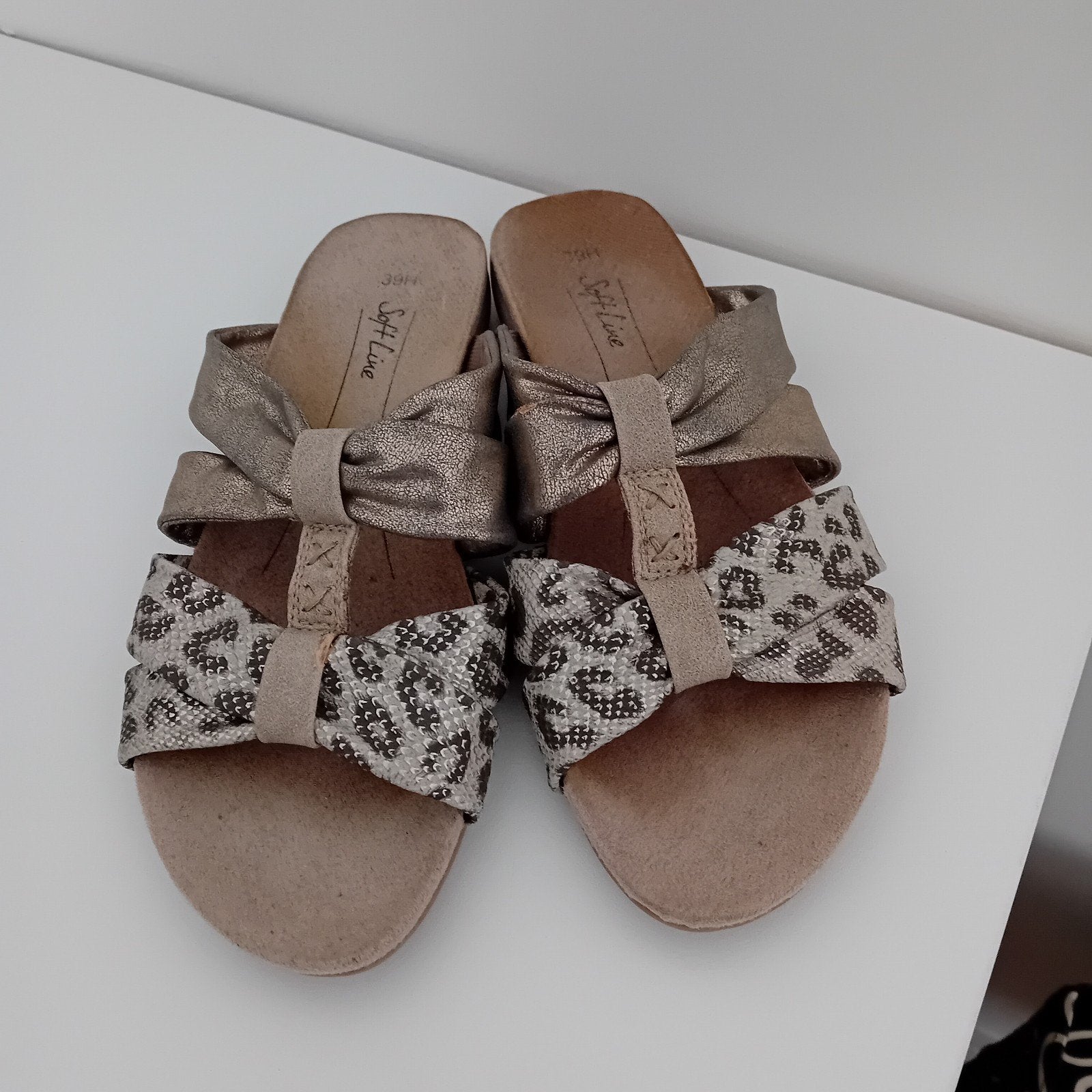 Slippers Softline maat H39 (breedtemaat) als NIEUW, Slippers, Beige, Zo goed als nieuw, Softline