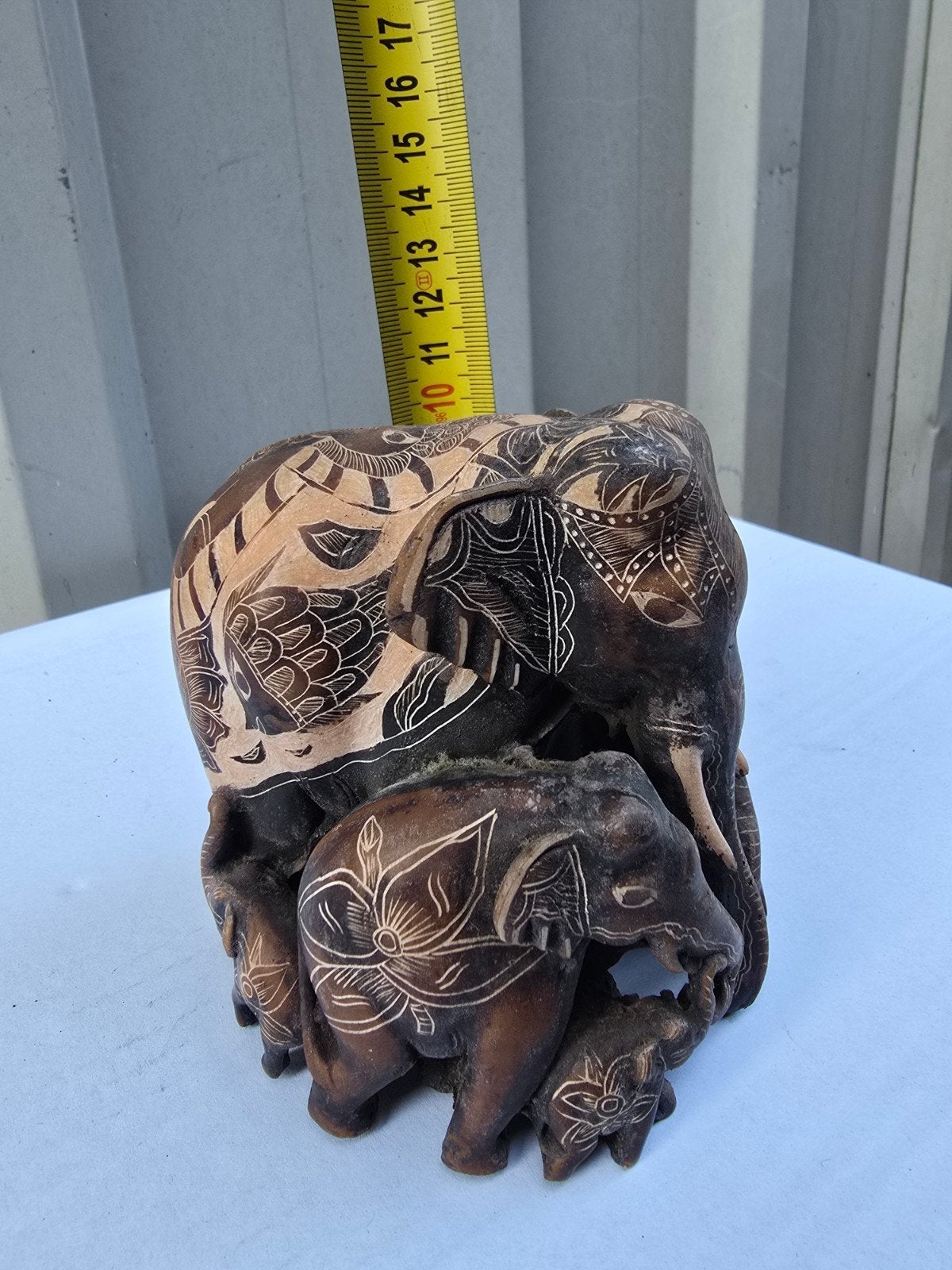 Decoratieve olifantenfamilie van houtsnijwerk, Minder dan 20 cm, Ophalen of Verzenden, Beeld, Hout
