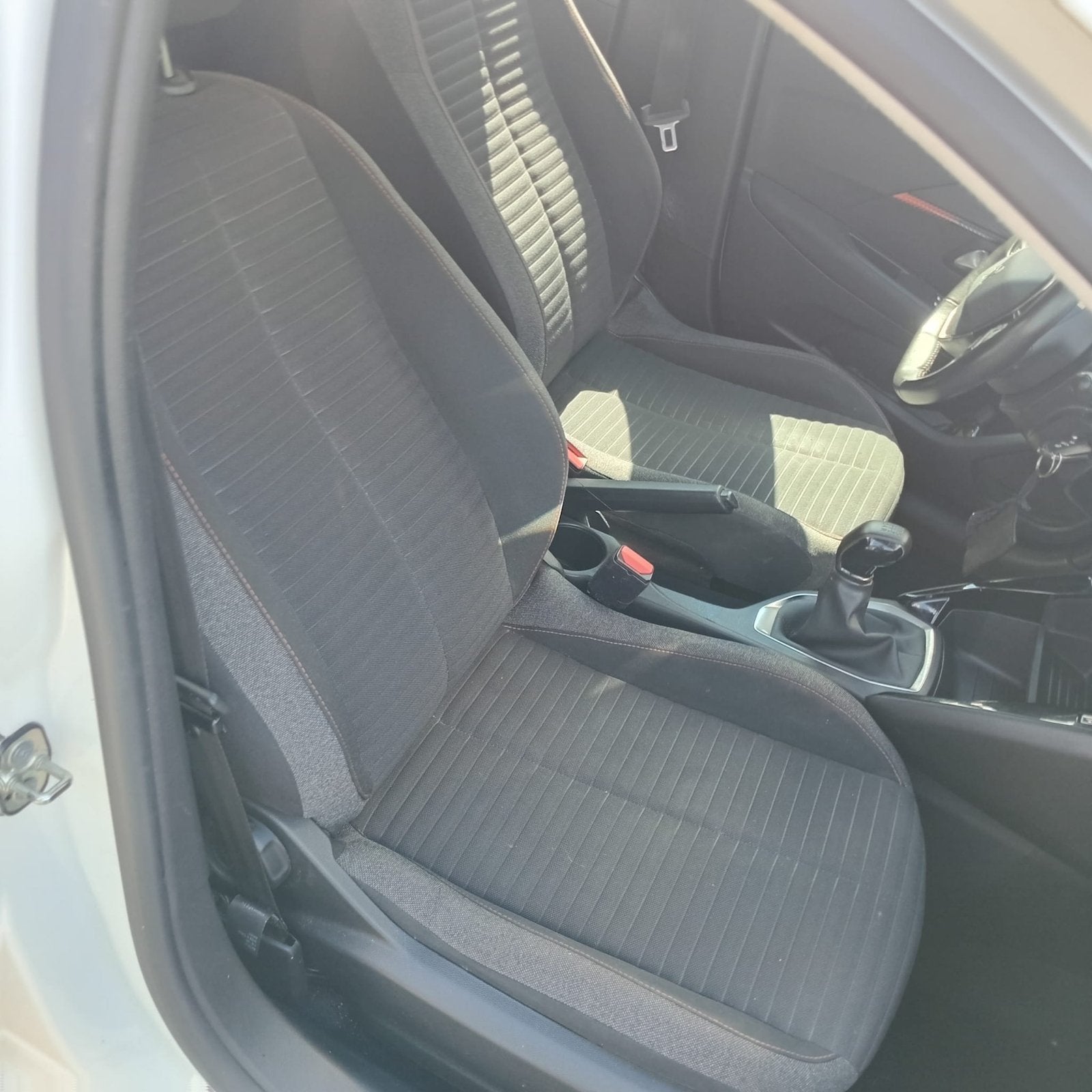 Peugeot 208 1.2 Puretech 75pk 2020 Wit, Auto's, Voorwielaandrijving, 1199 cc, Wit, Origineel Nederlands