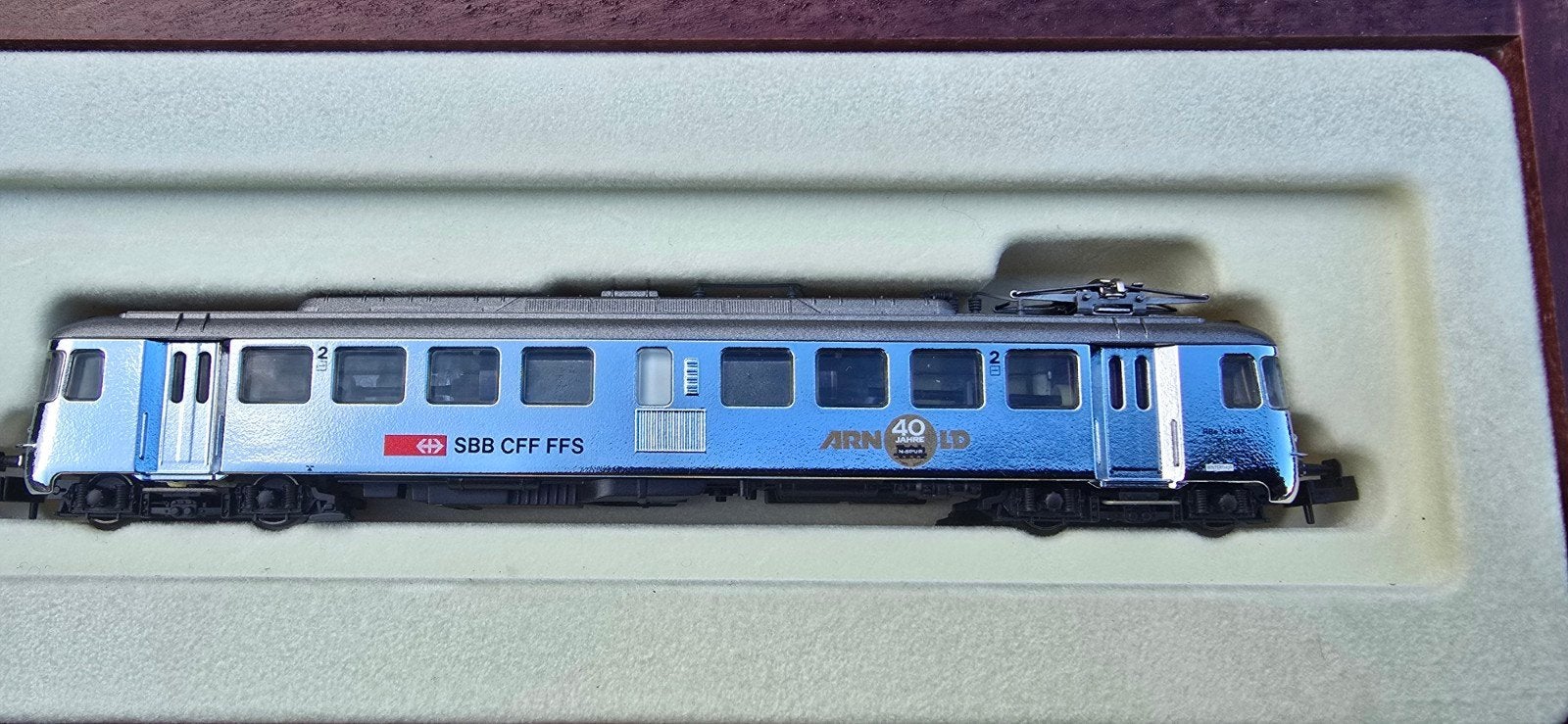 Arnold Rbe4/4 in chroom uniek! 40 jaar Arnold. In houten box, Hobby en Vrije tijd, Modeltreinen | N-Spoor, Arnold, Ophalen of Verzenden
