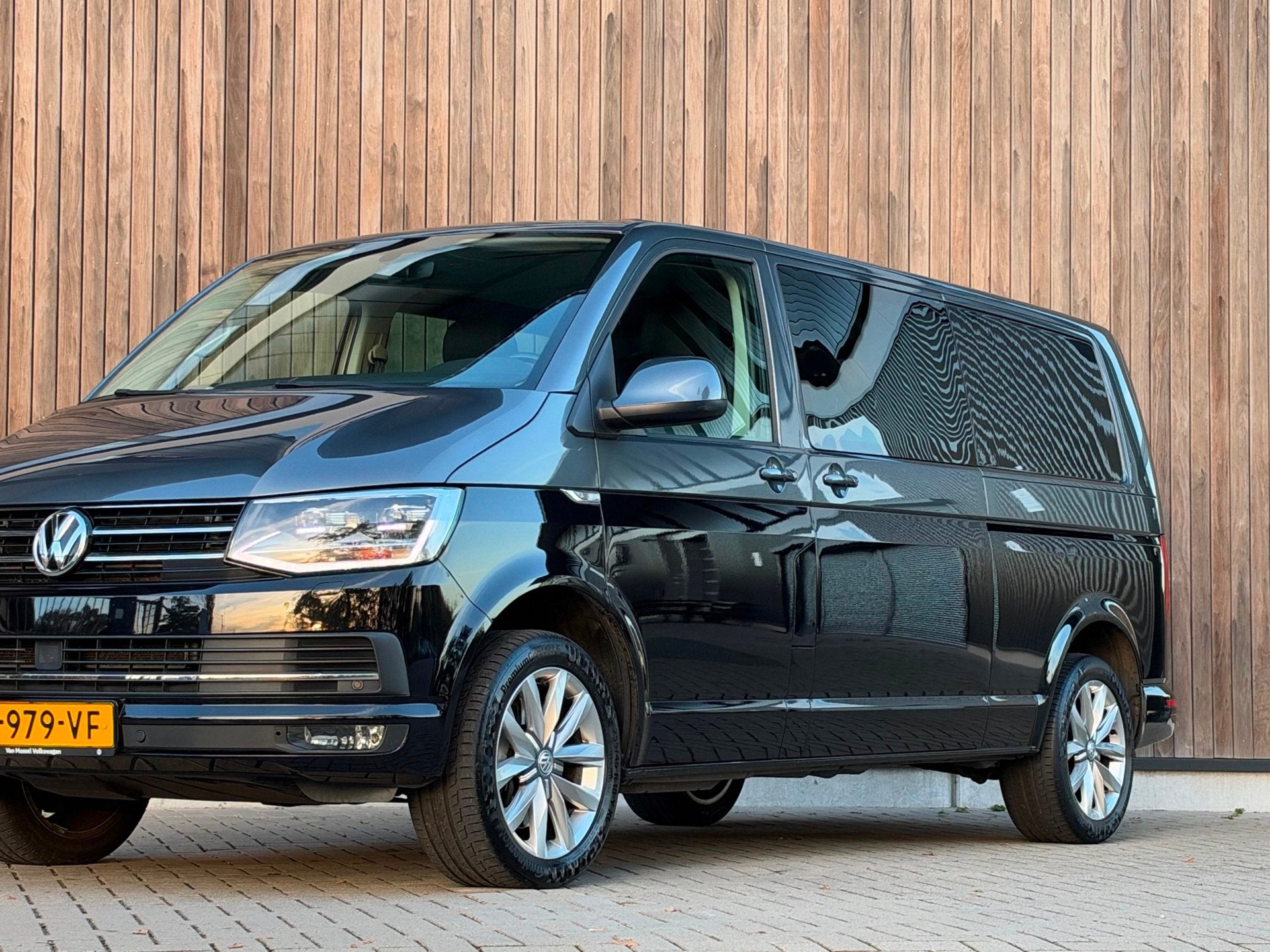Volkswagen Transporter 2.0 TDI L2H1 DC Business Highline, Auto's, 15 km/l, Gebruikt, 4 cilinders, 2500 kg