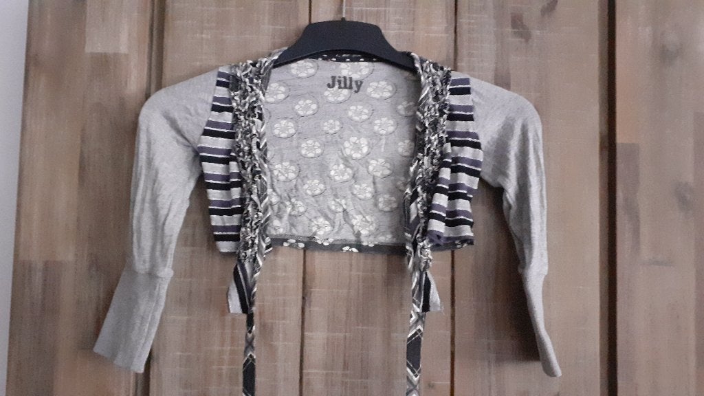 Vestje / Bolero maat 104, Kinderen en Baby's, Kinderkleding | Maat 104, Overige typen, Meisje, Jilly, Ophalen of Verzenden
