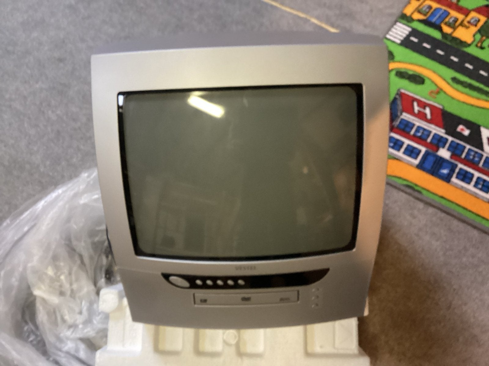 Vestel 1422 DVD kleurentelevisie met ingebouwde DVD-speler, Ophalen, 50 Hz, Zo goed als nieuw, Minder dan 40 cm