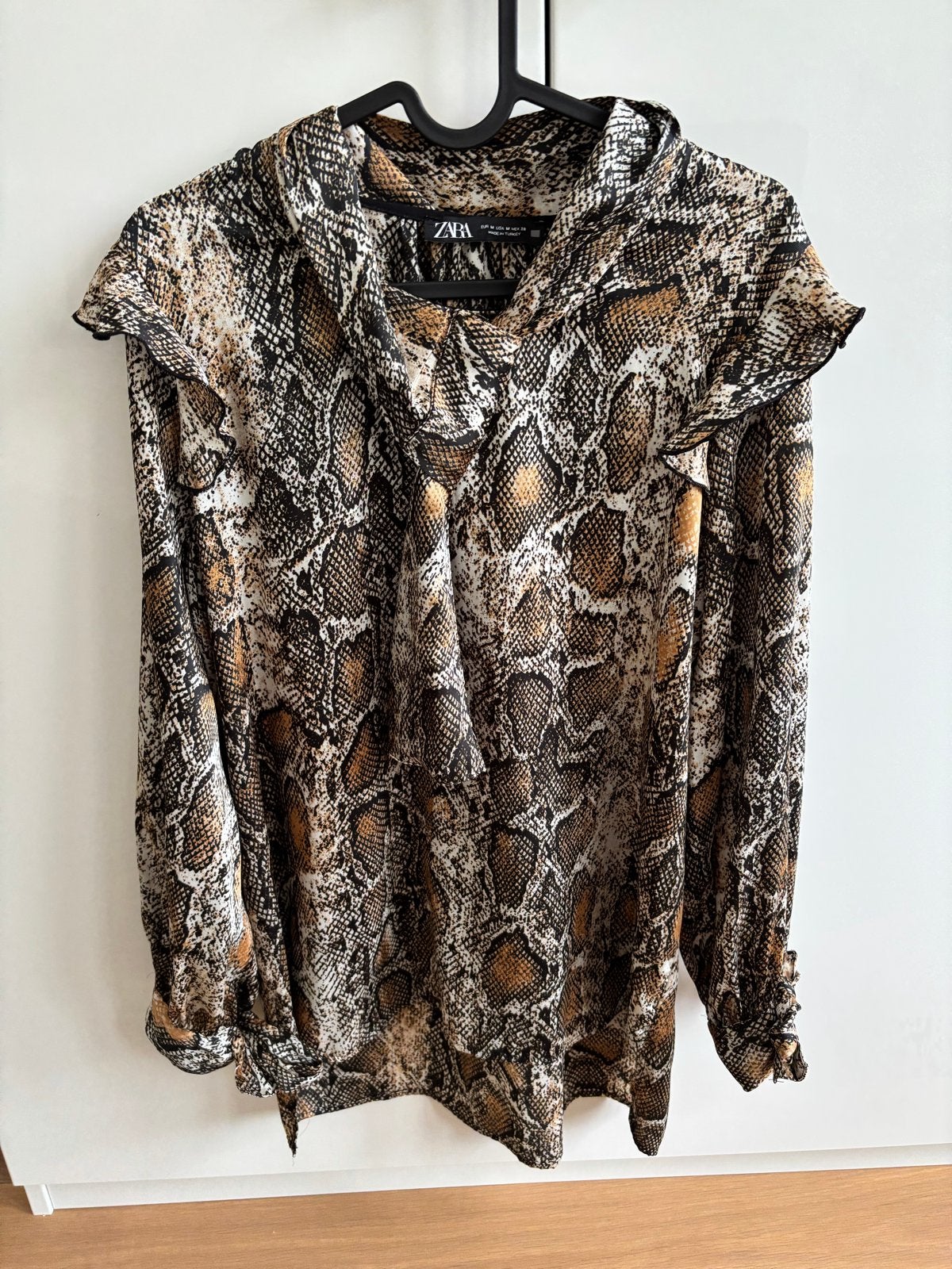 Zara blouse met slangenprint en ruches, maat M, Ophalen of Verzenden, Zo goed als nieuw, Maat 38/40 (M), Meerkleurig