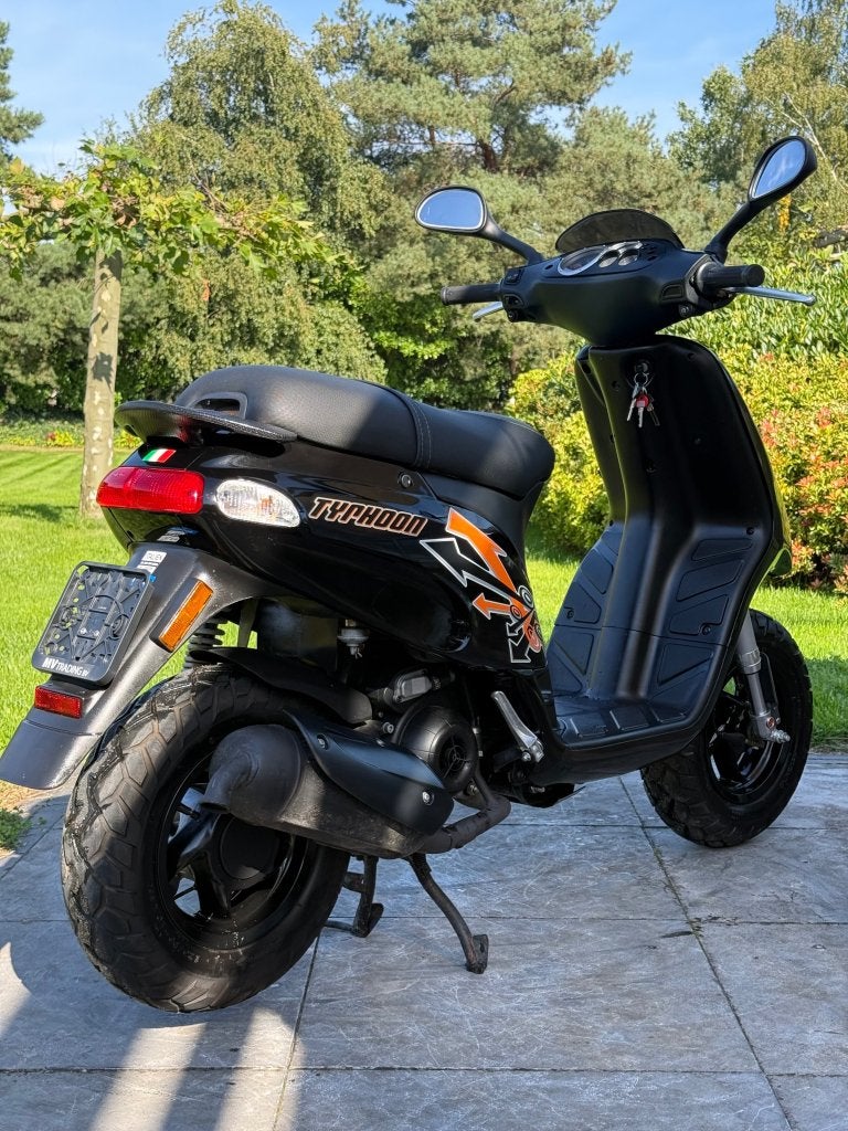 Foto 3 van ⭐️Piaggio Typhoon 50cc 2008 UNIEK Z.g.a.n. Brom 2 takt ⭐️