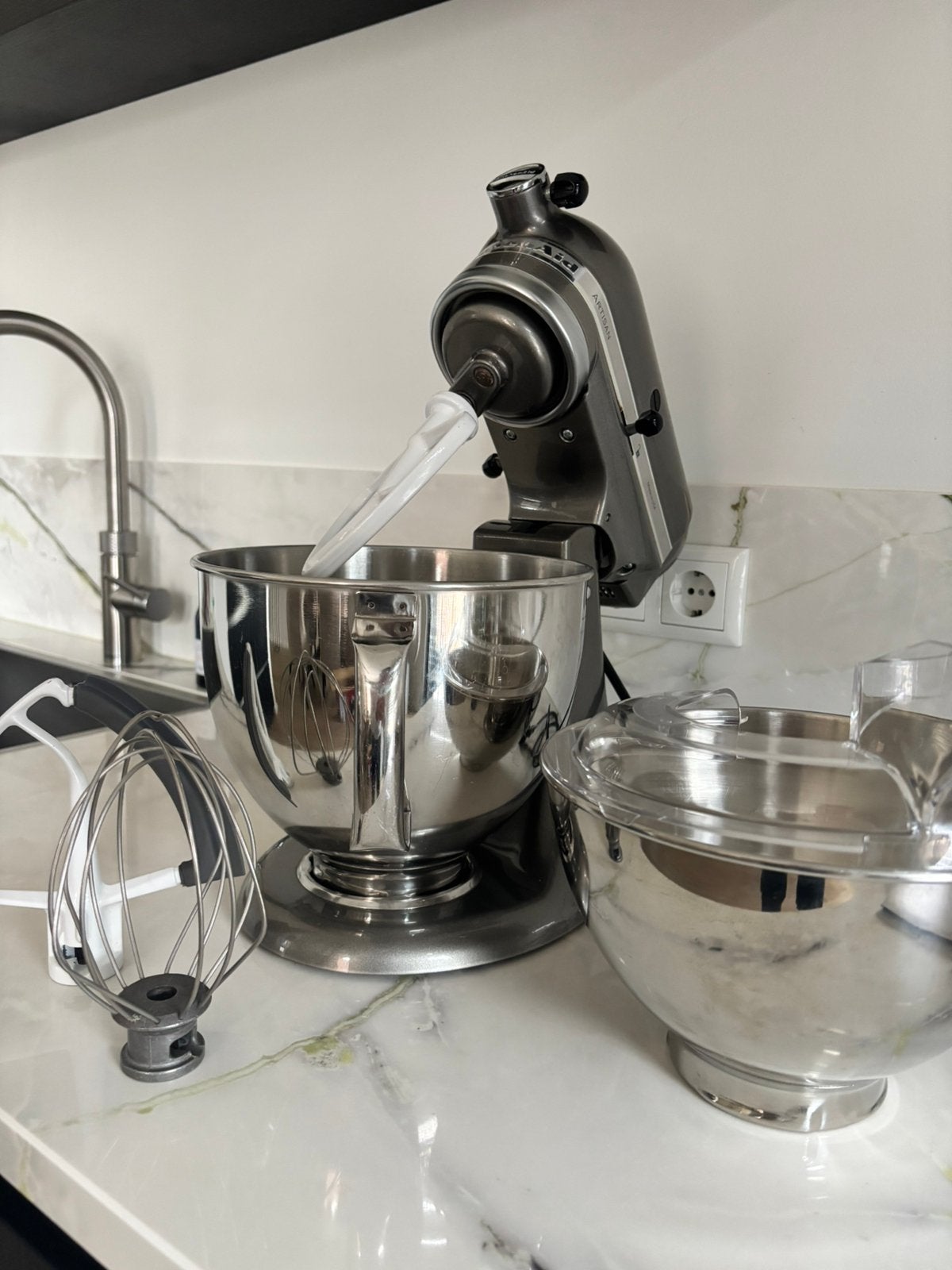 KitchenAid Artisan Keukenmachine Grijs!, 4 liter of meer, Ophalen of Verzenden, Zo goed als nieuw, 3 snelheden of meer