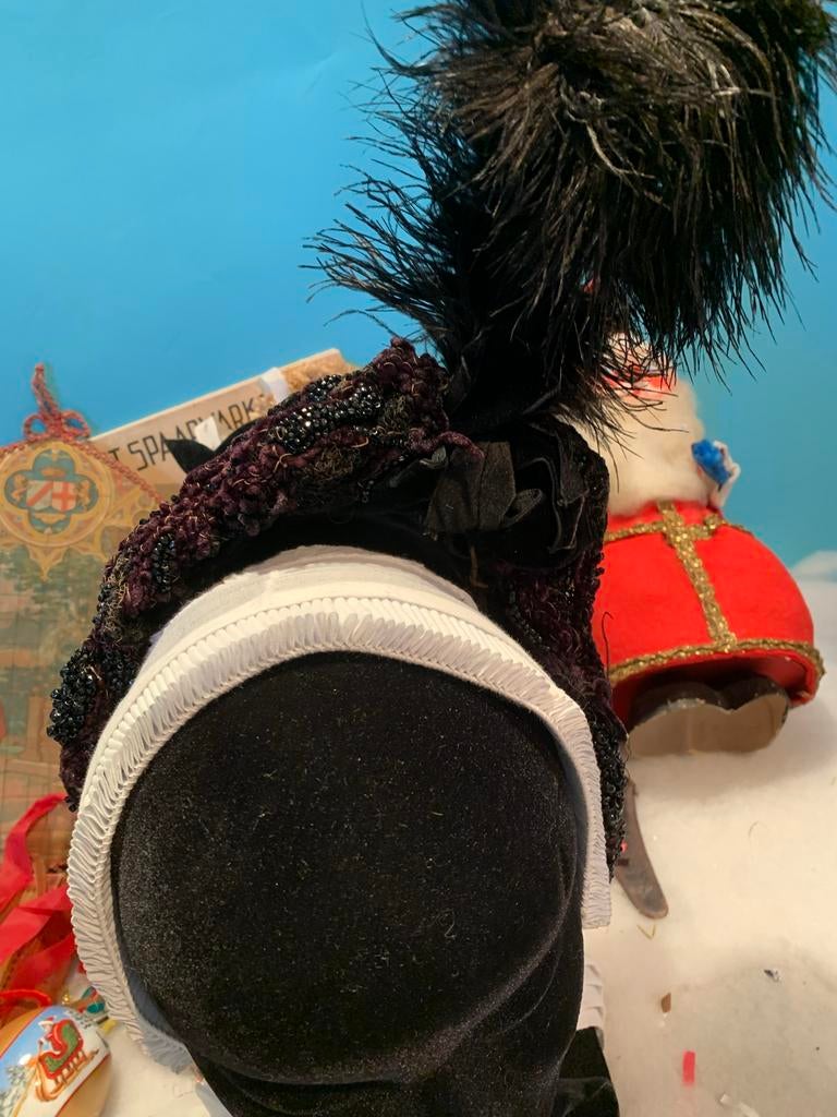 Antieke Klederdracht Hoofddeksel met Veer knipmuts, Antiek en Kunst, Ophalen of Verzenden, Dames