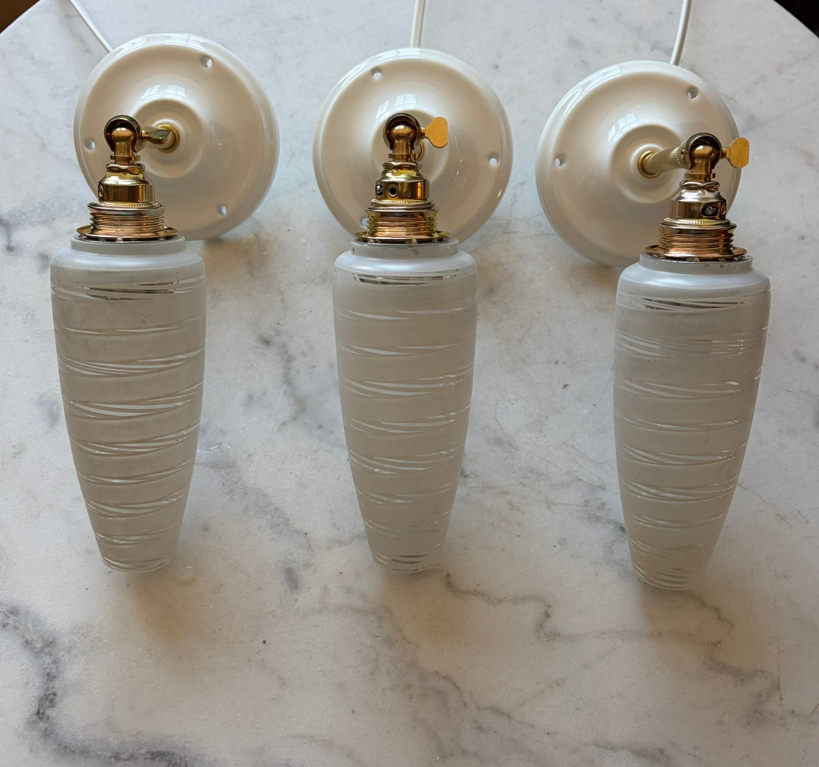 Vintage set 3 franse mat glazen wandlampen konisch kaars, Ophalen of Verzenden, Zo goed als nieuw, Glas
