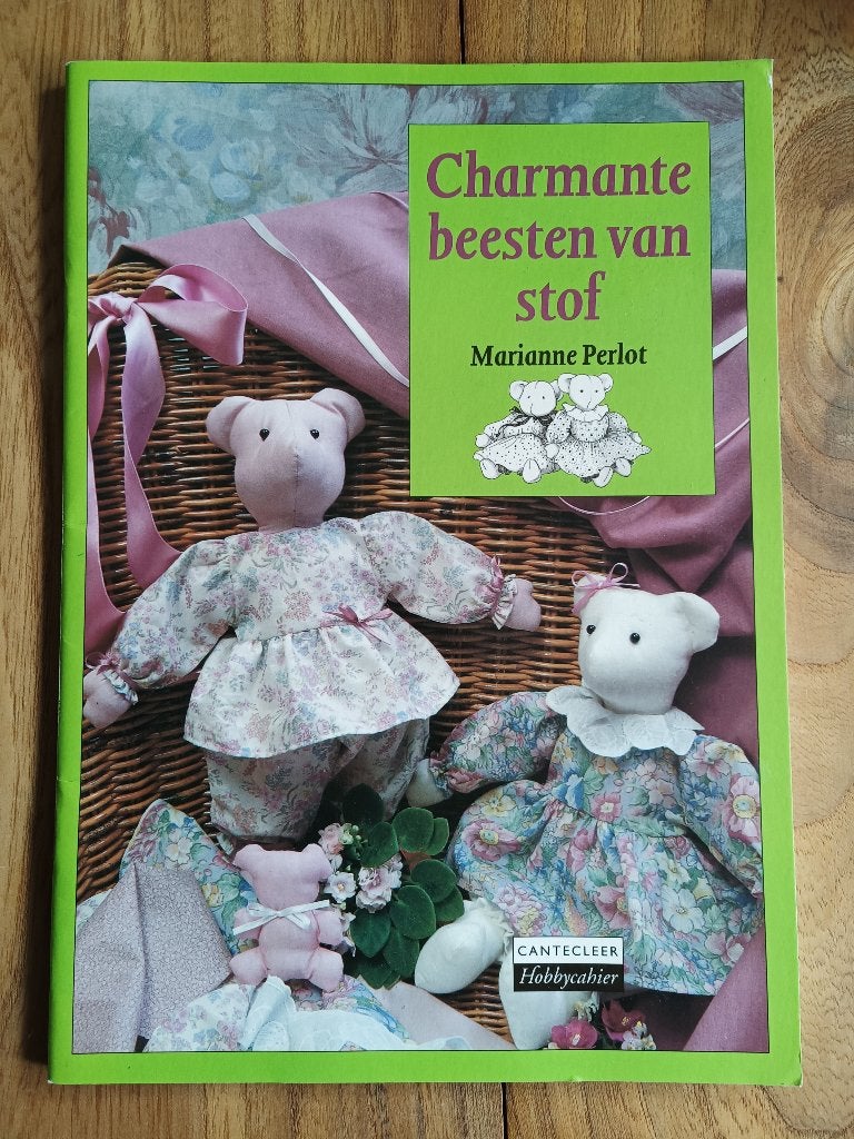 Charmante beesten van stof Marianne Perlot, Zo goed als nieuw, Borduren en Naaien, Geschikt voor kinderen, Marianne Perlot