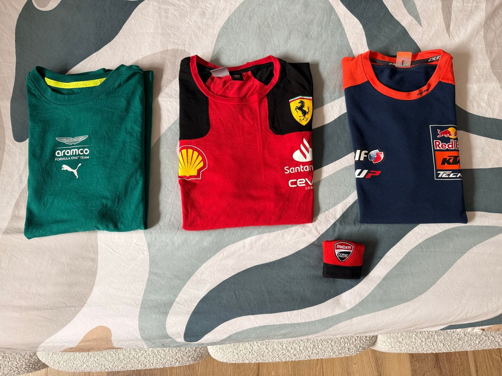 F1 & MotoGP Team Shirts (Ferrari, Aston Martin, KTM) - Maat, Ophalen of Verzenden, Zo goed als nieuw, Maat 52/54 (L)