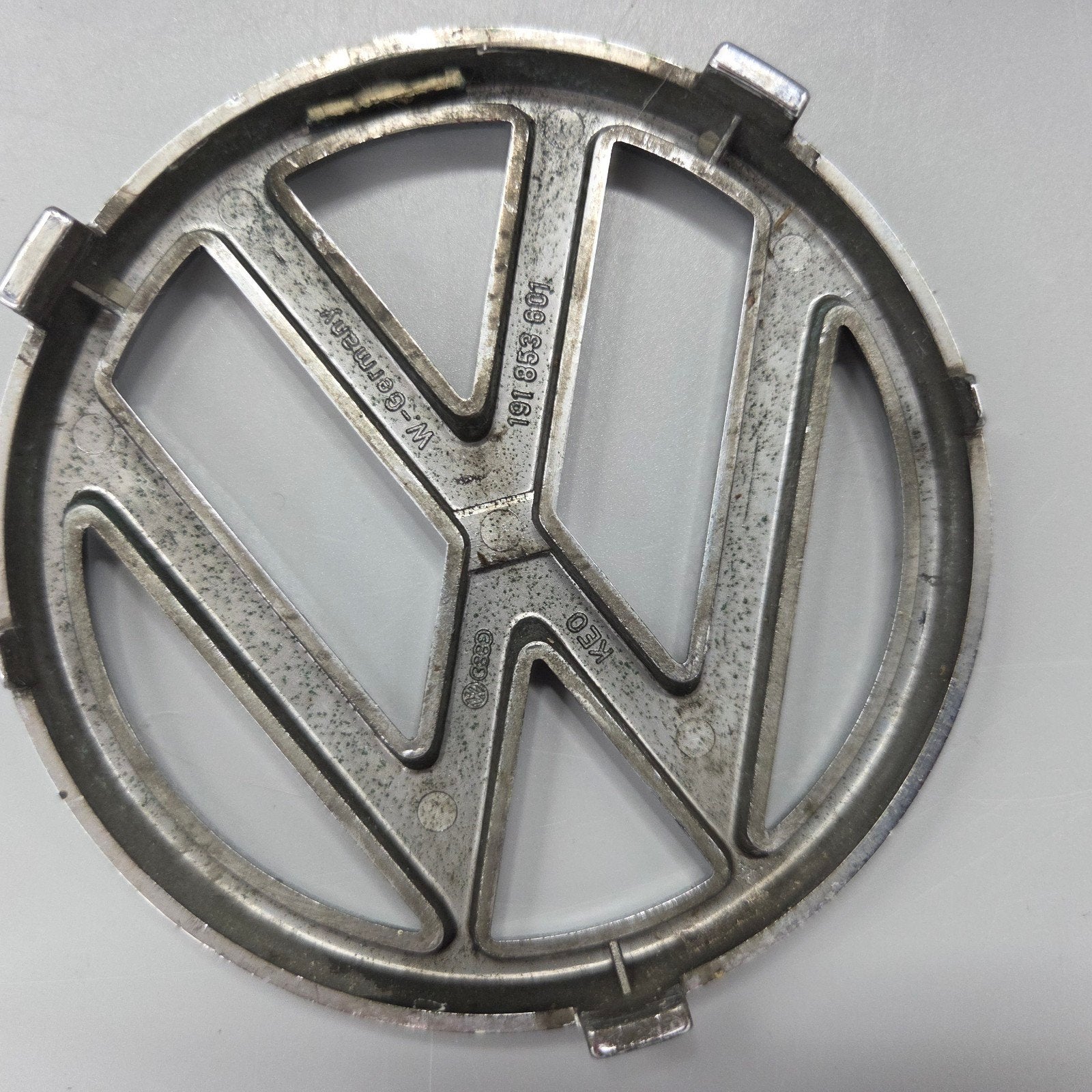 Volkswagen embleem W-Germany 191 853 601, Ophalen of Verzenden, Gebruikt, Voor, Volkswagen