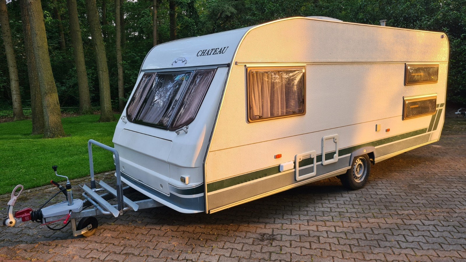 Chateau Calista 520 KMU, Caravans en Kamperen, Chateau, Rondzit, Airco, Particulier