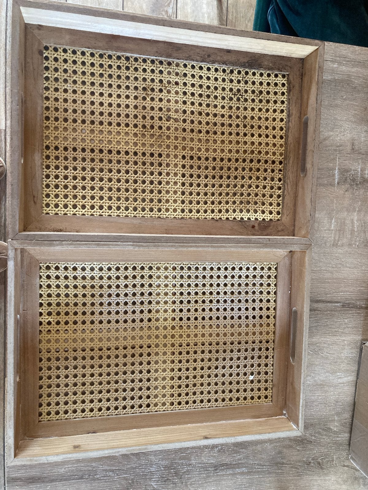 Set van 2 houten dienbladen met rotan inleg, Gebruikt, Ophalen of Verzenden, Dienblad, Met handvatten