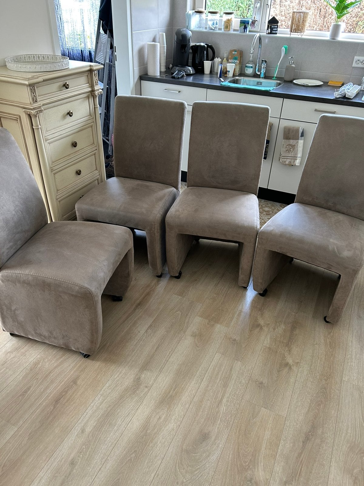 Vier stoelen met roller, Ophalen, Zo goed als nieuw, Grijs, Vier