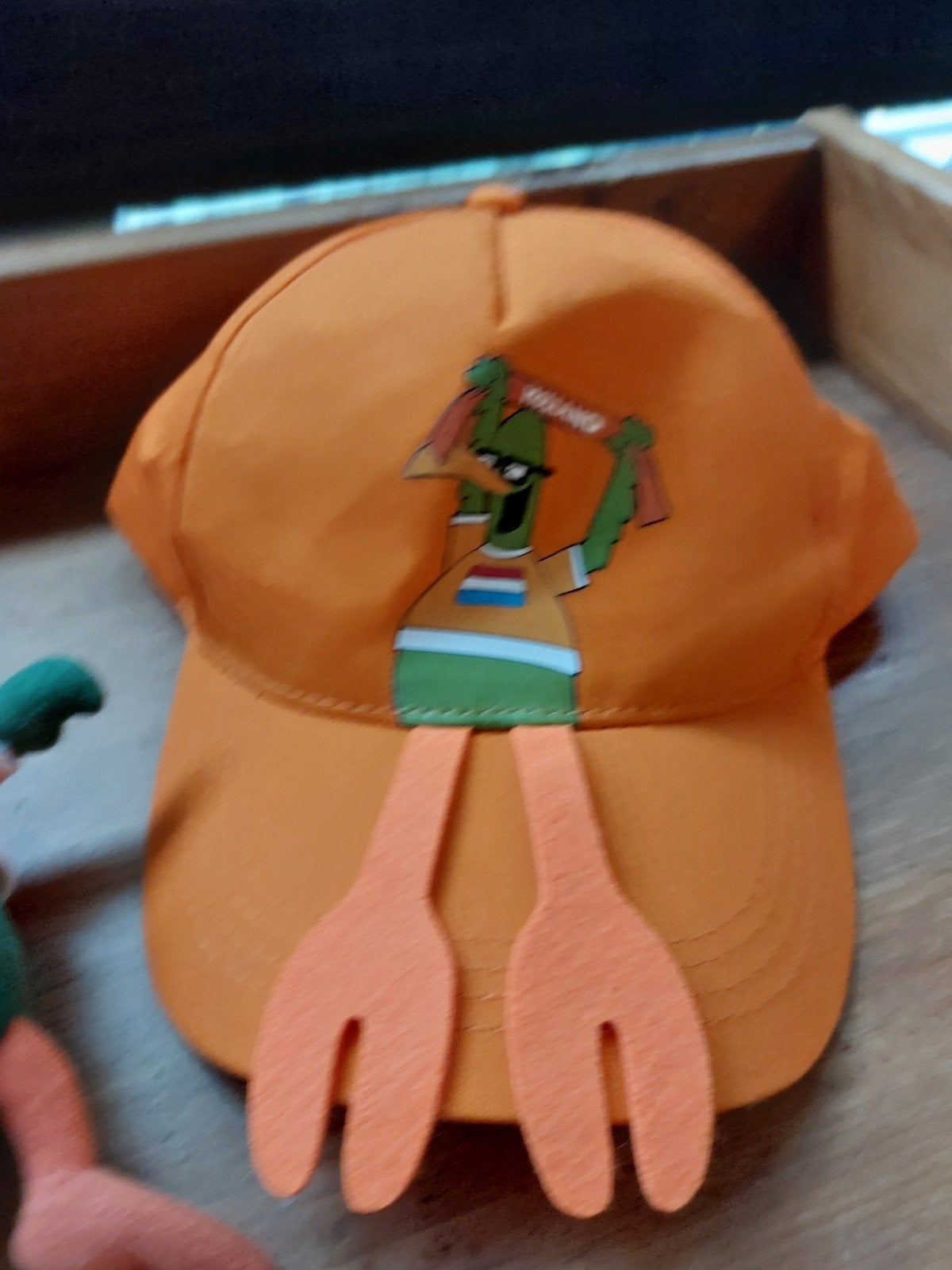 Gijpvogel knuffel met lachgeluiden + pet Rene van der gijp, Ophalen of Verzenden, Overige typen