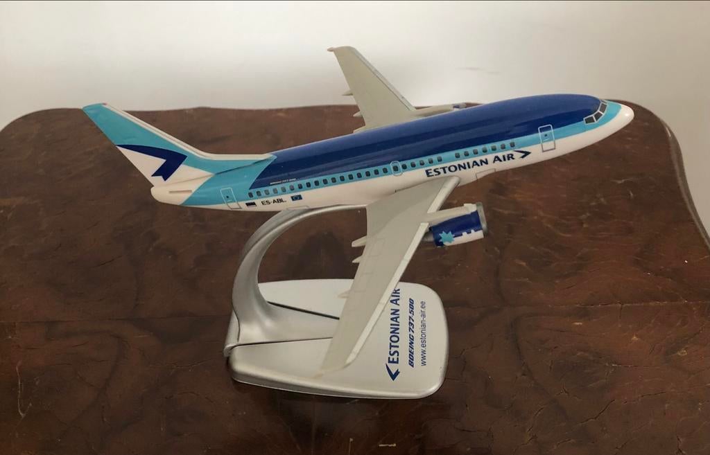 Estonian Air Boeing 737-500 schaalmodel, Ophalen of Verzenden, Zo goed als nieuw, Schaalmodel