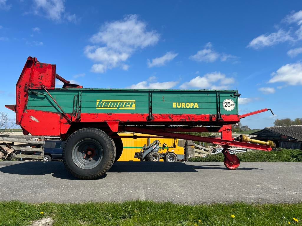 Kemper meststrooier mestwagen, Ophalen