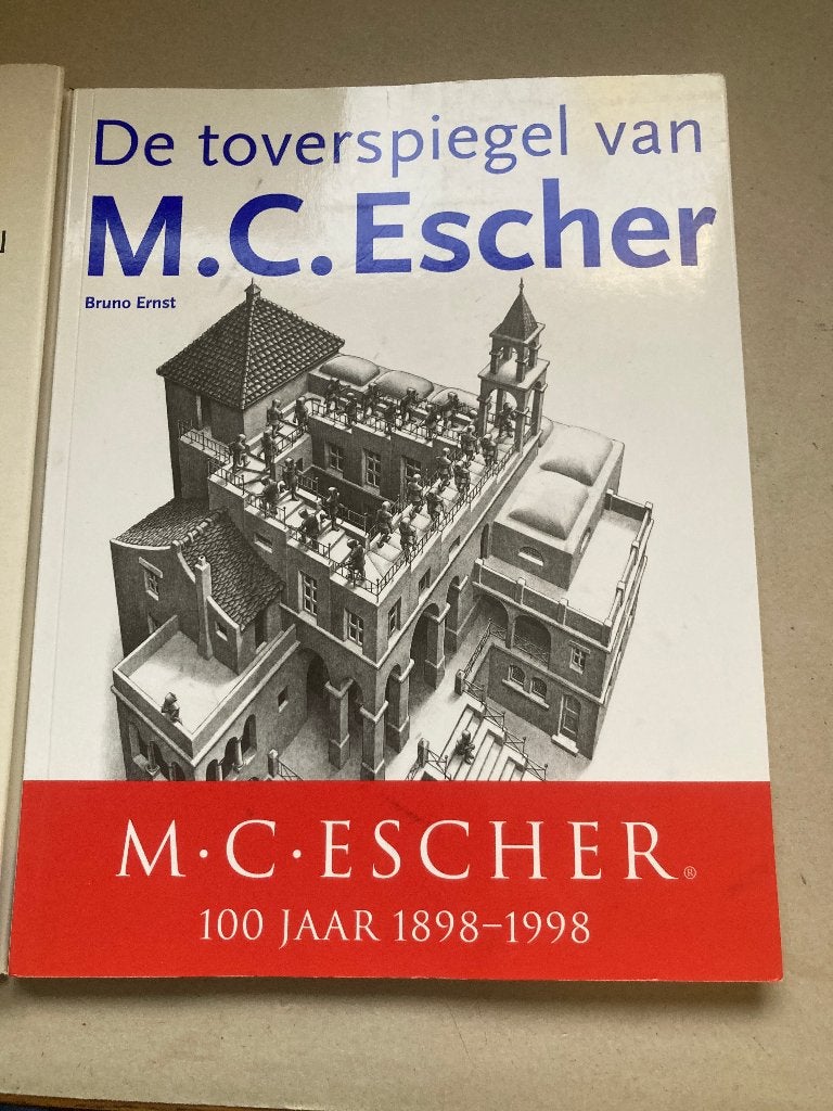 T.K. nog twee boeken van en over M. C. Escher zie foto' s, Boeken, Ophalen of Verzenden, Gelezen, Grafische vormgeving, M.C. Escher
