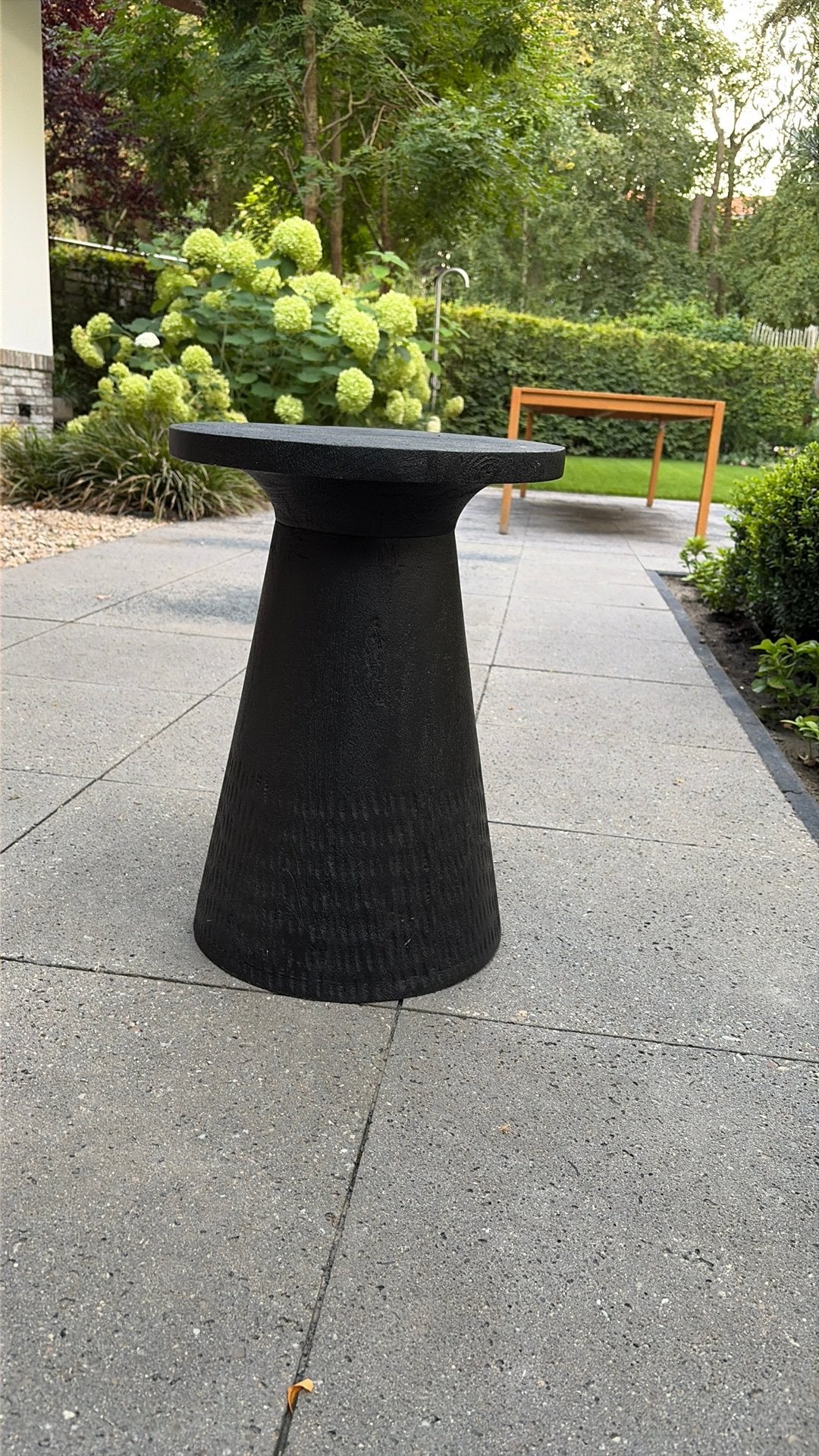 Zwart houten bijzettafeltje, Minder dan 55 cm, Rond, Zo goed als nieuw, Hout