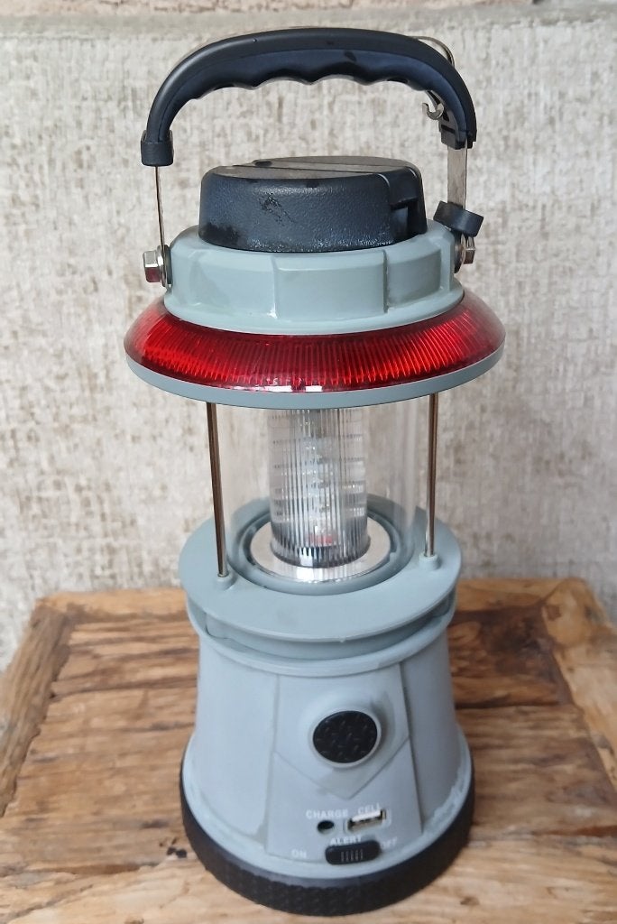 Camping lantaarn met oplader en waarschuwingslicht, Ophalen of Verzenden, Gebruikt, Accu